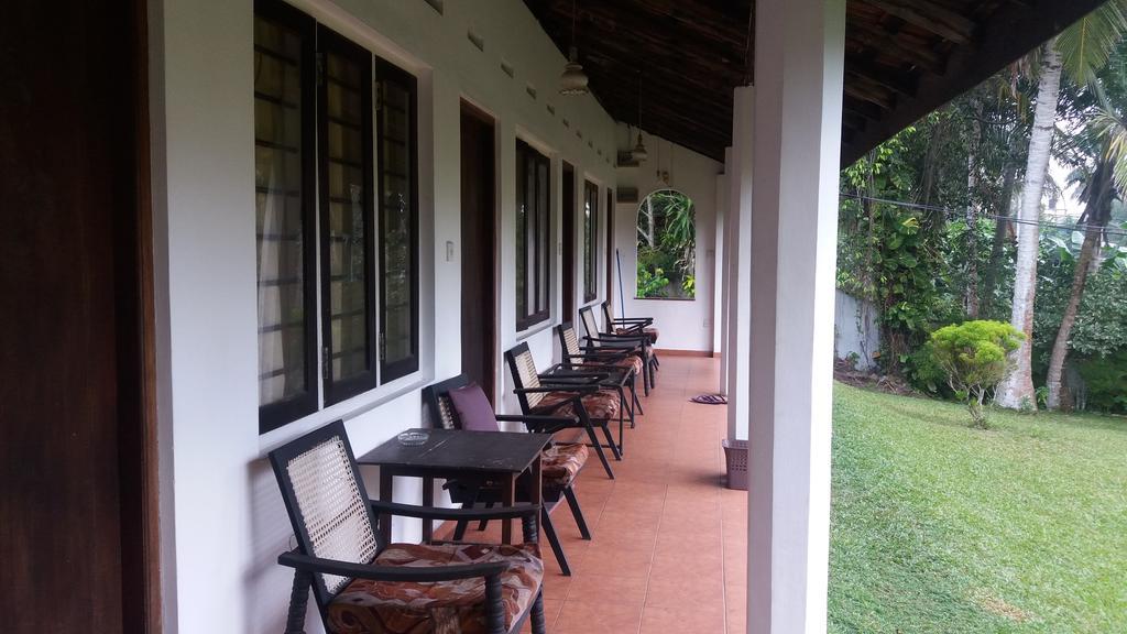 4 Seasons Guesthouse Хіккадува Екстер'єр фото
