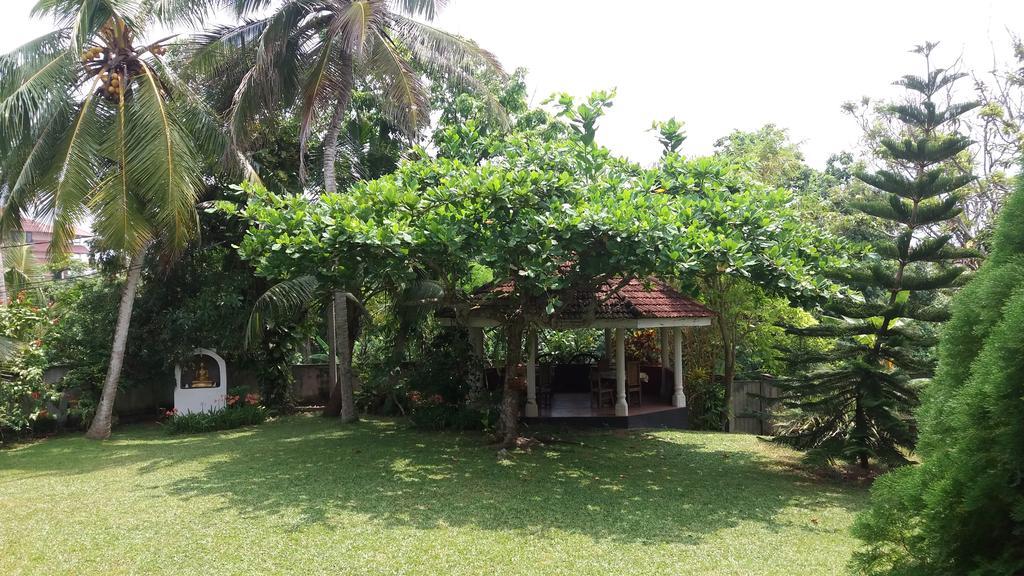 4 Seasons Guesthouse Хіккадува Екстер'єр фото