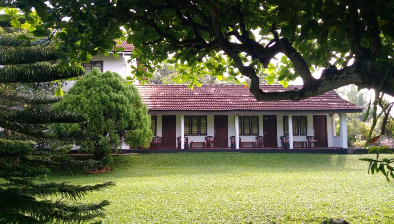 4 Seasons Guesthouse Хіккадува Екстер'єр фото